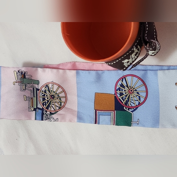 Hermes Twilly "Les Voitures Exquises" - Bleu/Rose/Vert - Picture 11 of 16